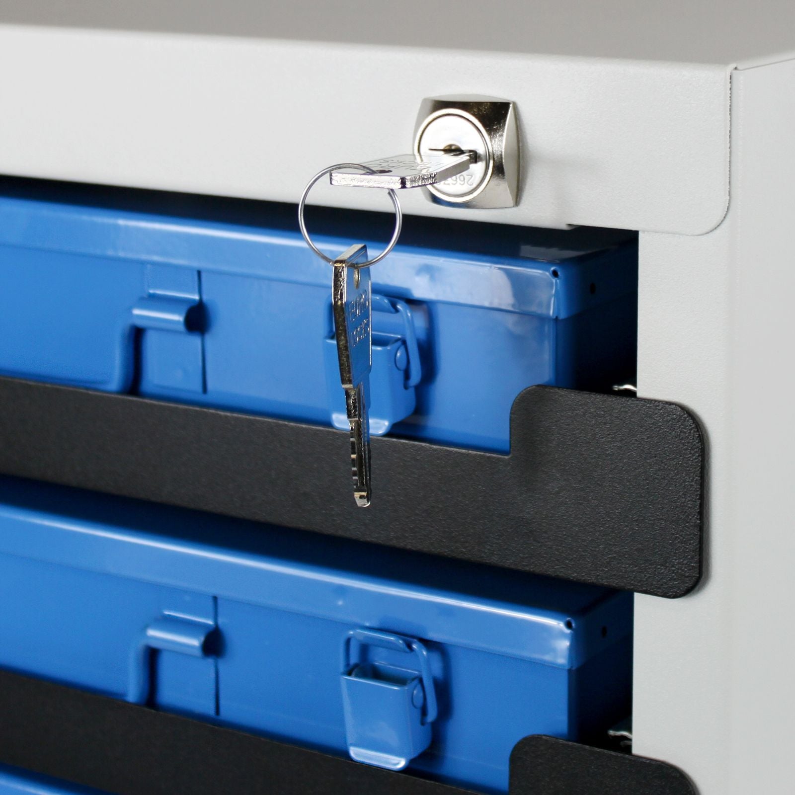 Wandtresor mit 4 Sortimentskasten, abschließbar, grau/blau, Maße: 400x260x353 mm (BxTxH)